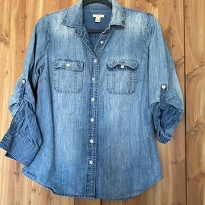 •J CREW DENIM BUTTON DOWN SHIRT•